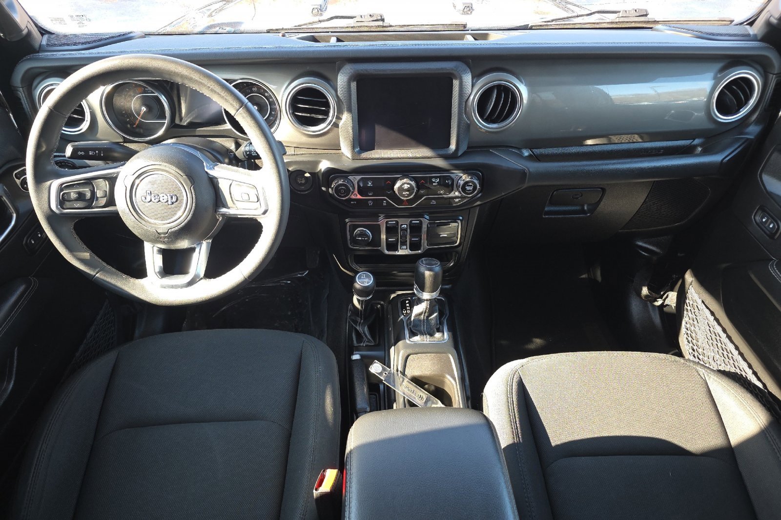 Used 2023 Jeep Wrangler Sahara image 13