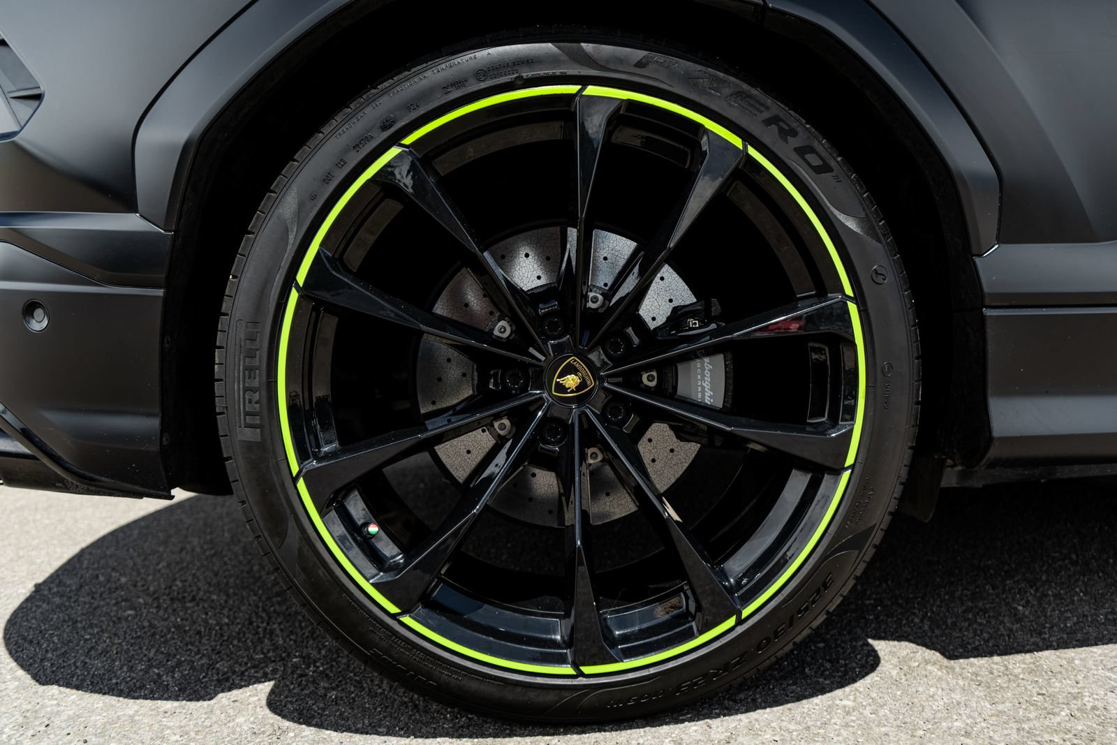 Used 2022 Lamborghini Urus AWD/4WD image 15