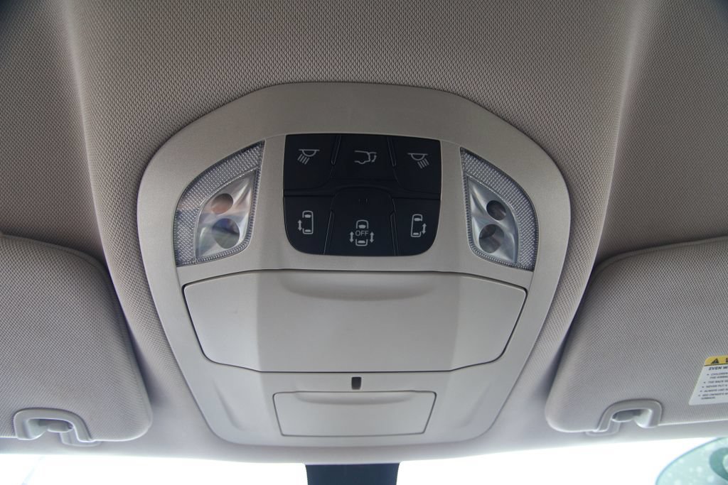 Used 2022 Chrysler Voyager LX FWD image 34