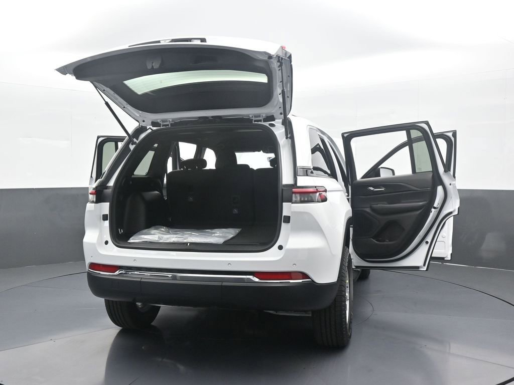 Used 2025 Jeep Grand Cherokee Laredo image 68