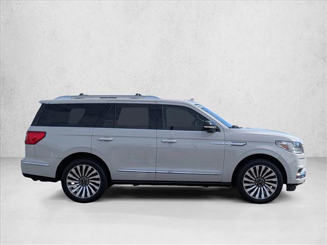 Used 2019 Lincoln Navigator Reserve image 4