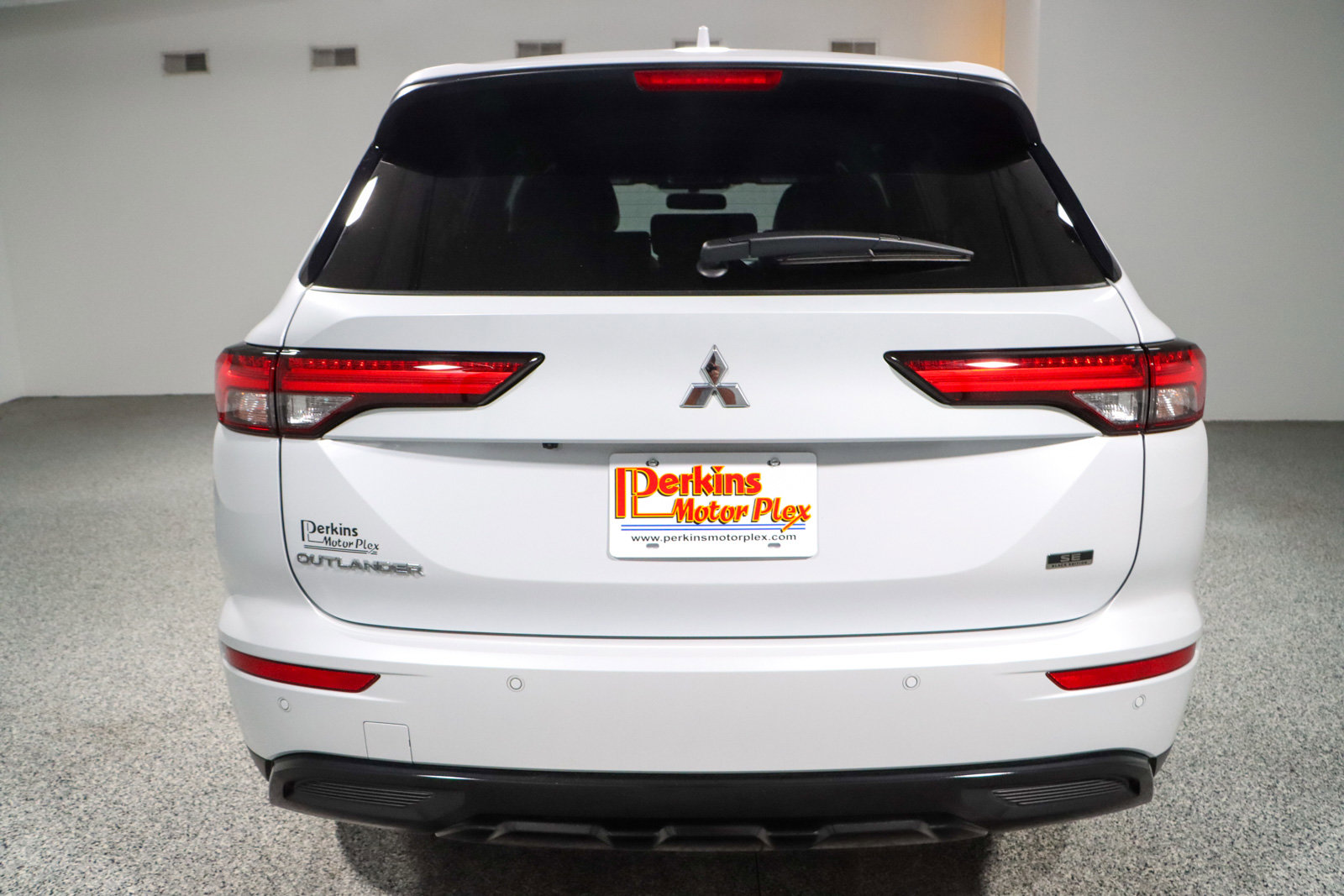 Used 2024 Mitsubishi Outlander SE Black Edition image 8