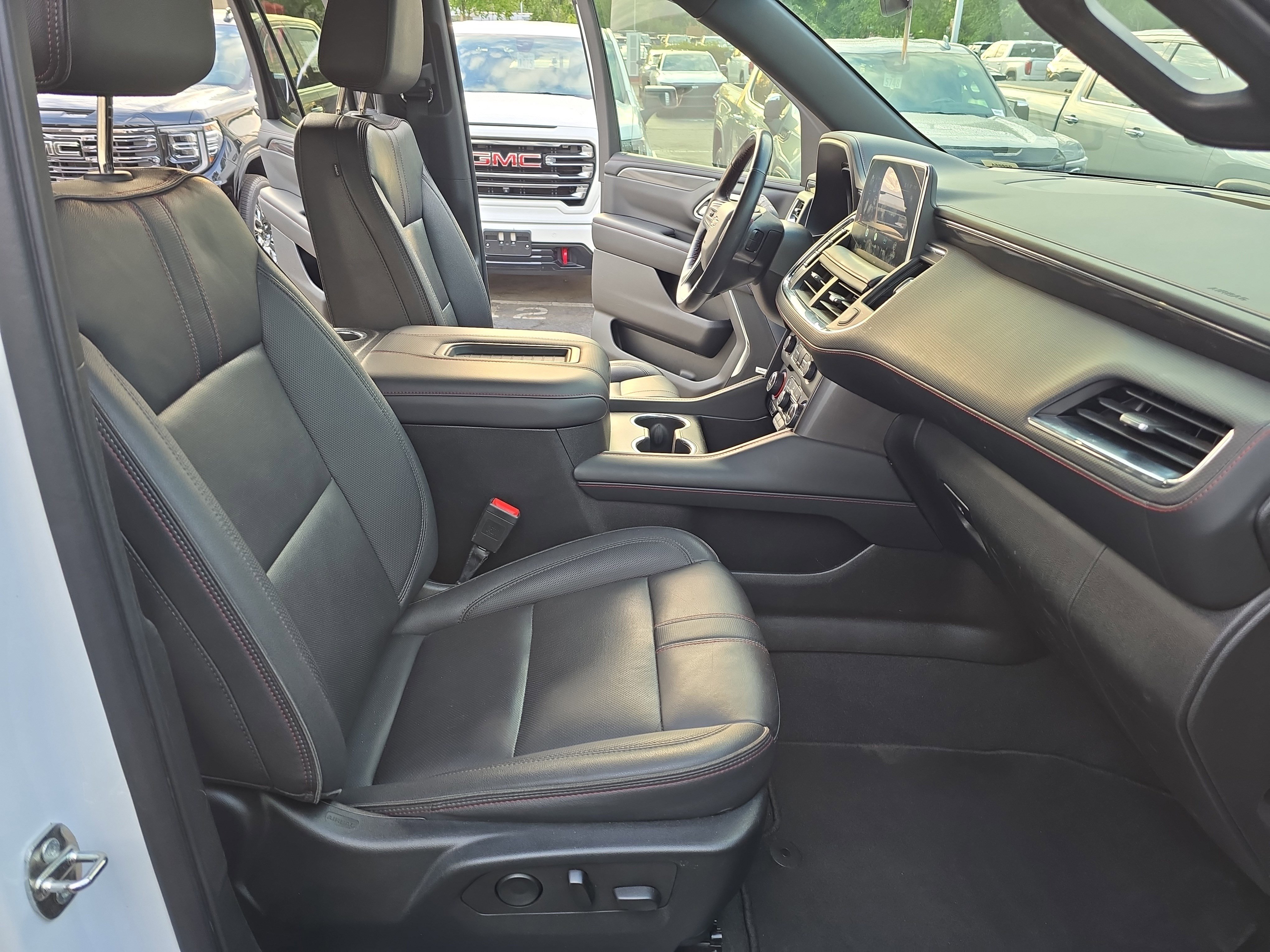 Used 2022 Chevrolet Tahoe RST w/ Luxury Package AWD/4WD image 10
