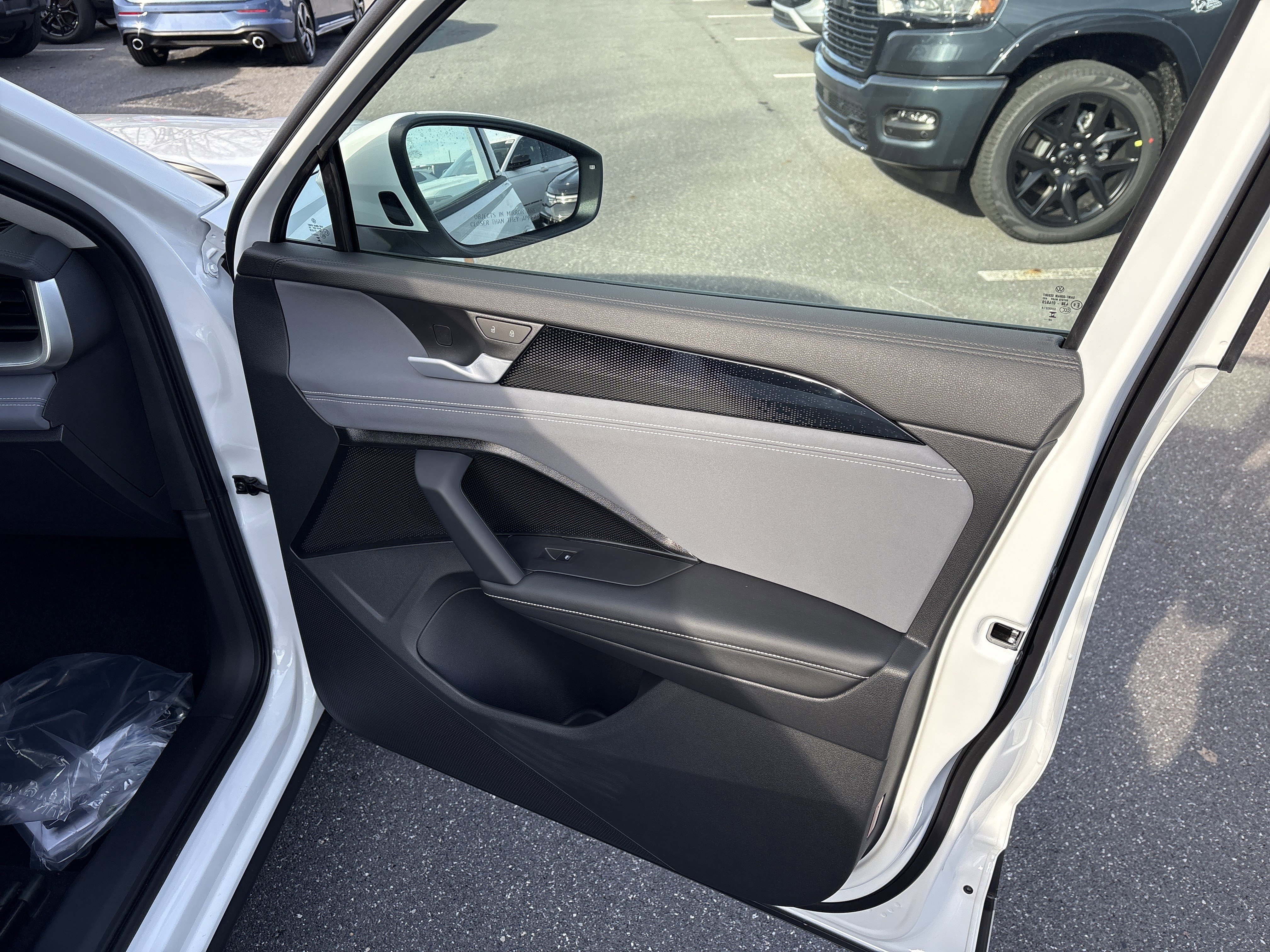 New 2026 Volkswagen Tiguan SE image 18