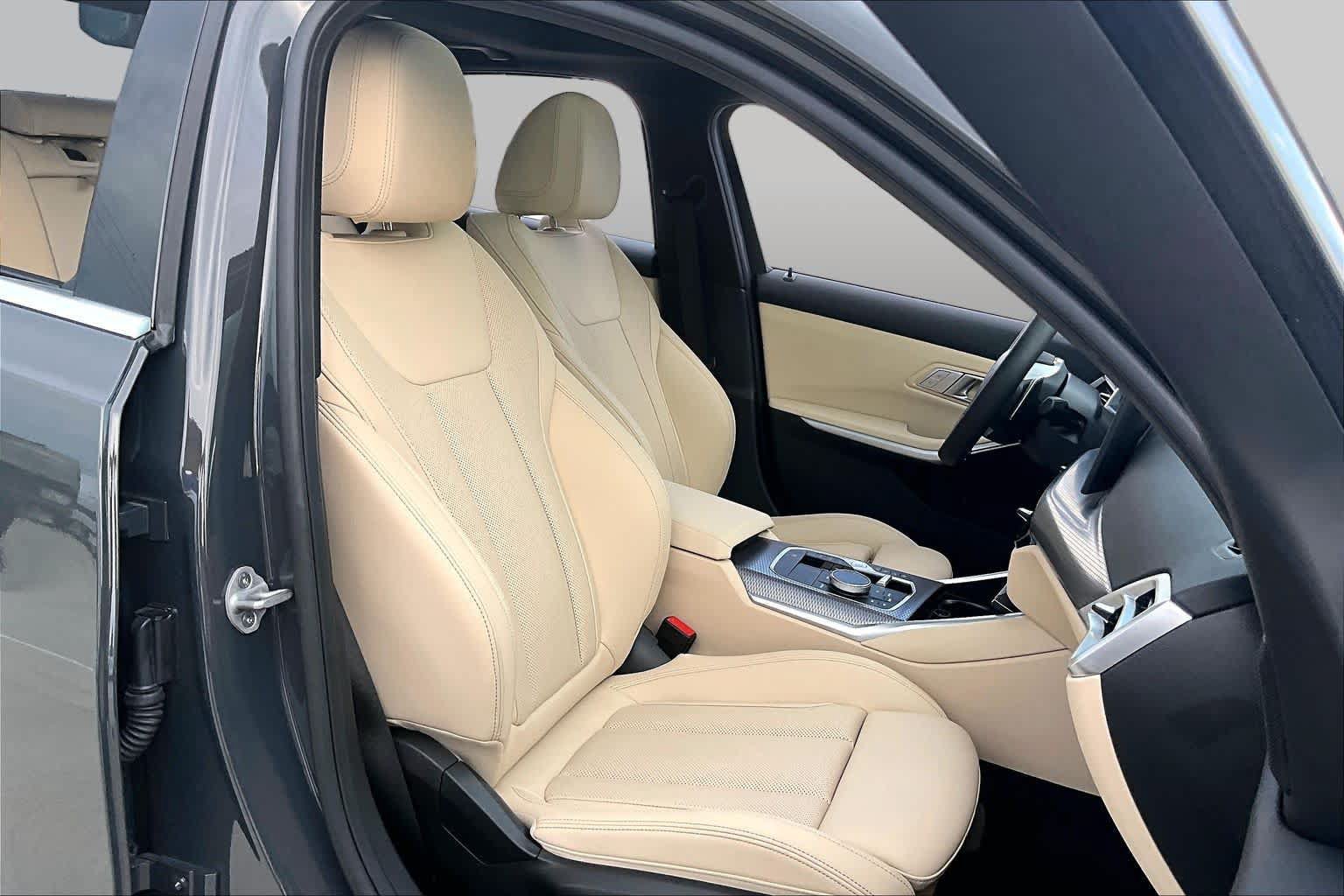 Used 2025 BMW 330i Sedan w/ Premium Package RWD image 8
