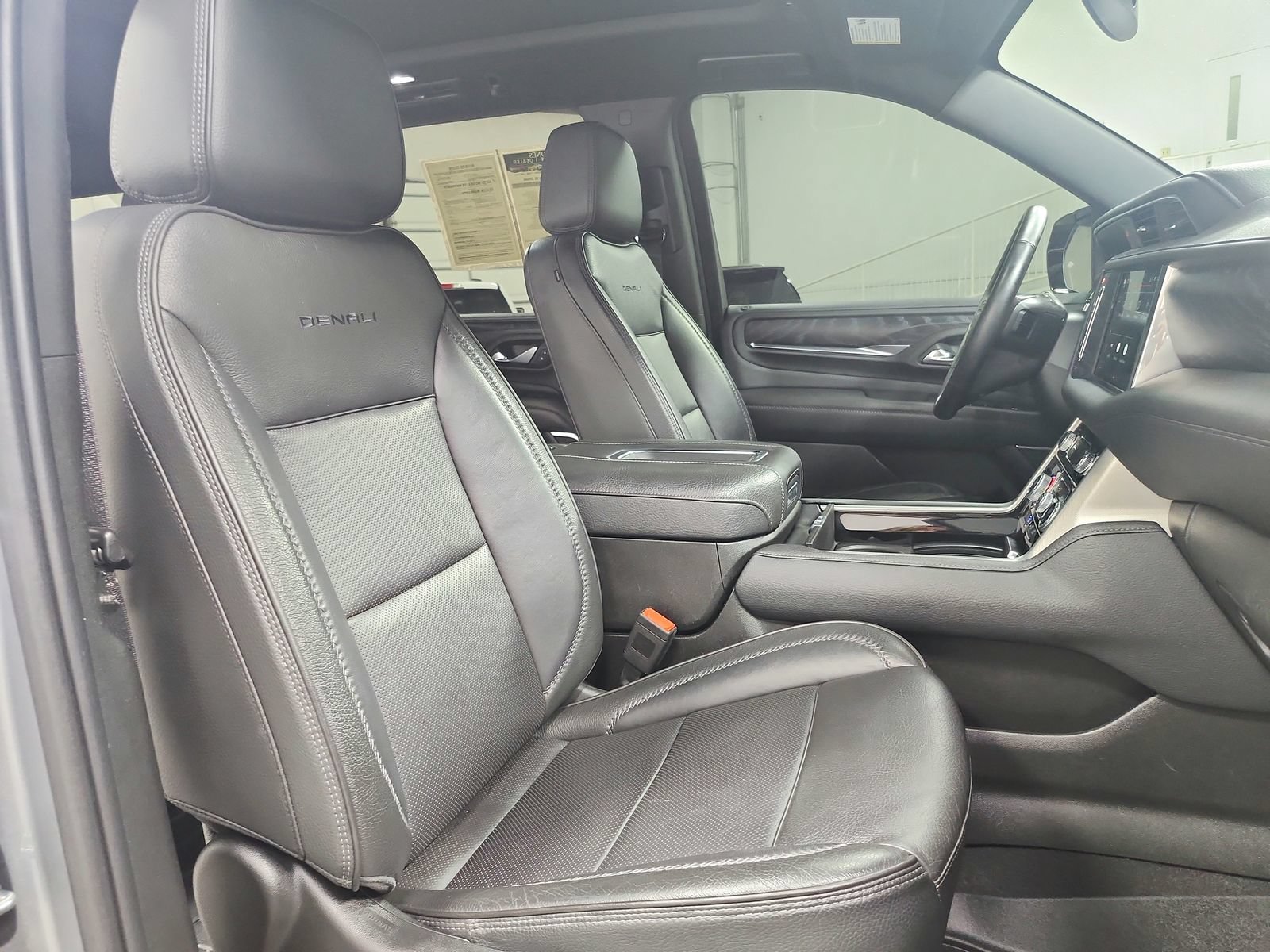 Used 2023 GMC Yukon XL Denali RWD image 47