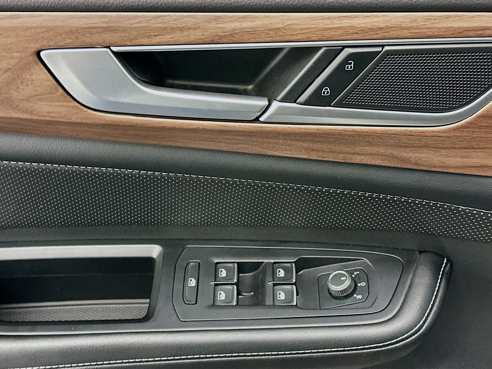 Used 2024 Volkswagen Atlas SE image 15