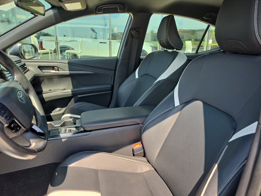 Used 2025 Toyota Camry SE FWD image 11