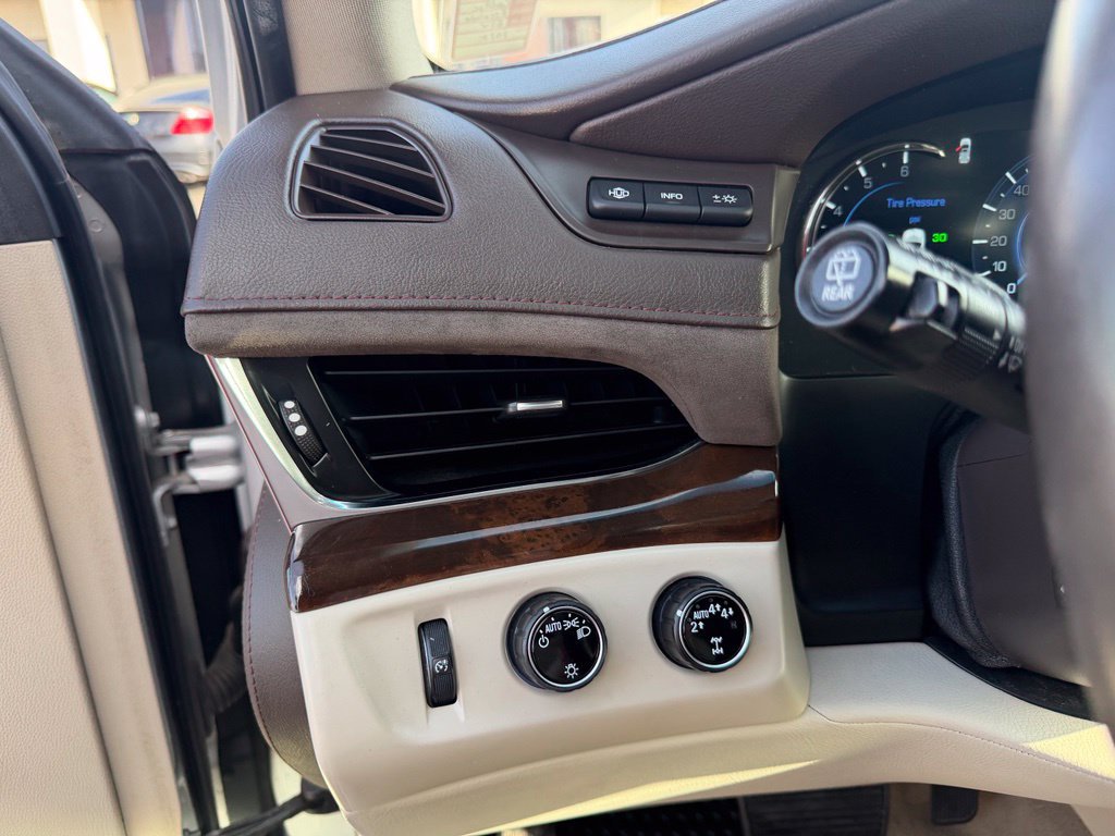 Used 2017 Cadillac Escalade ESV Luxury AWD/4WD image 30