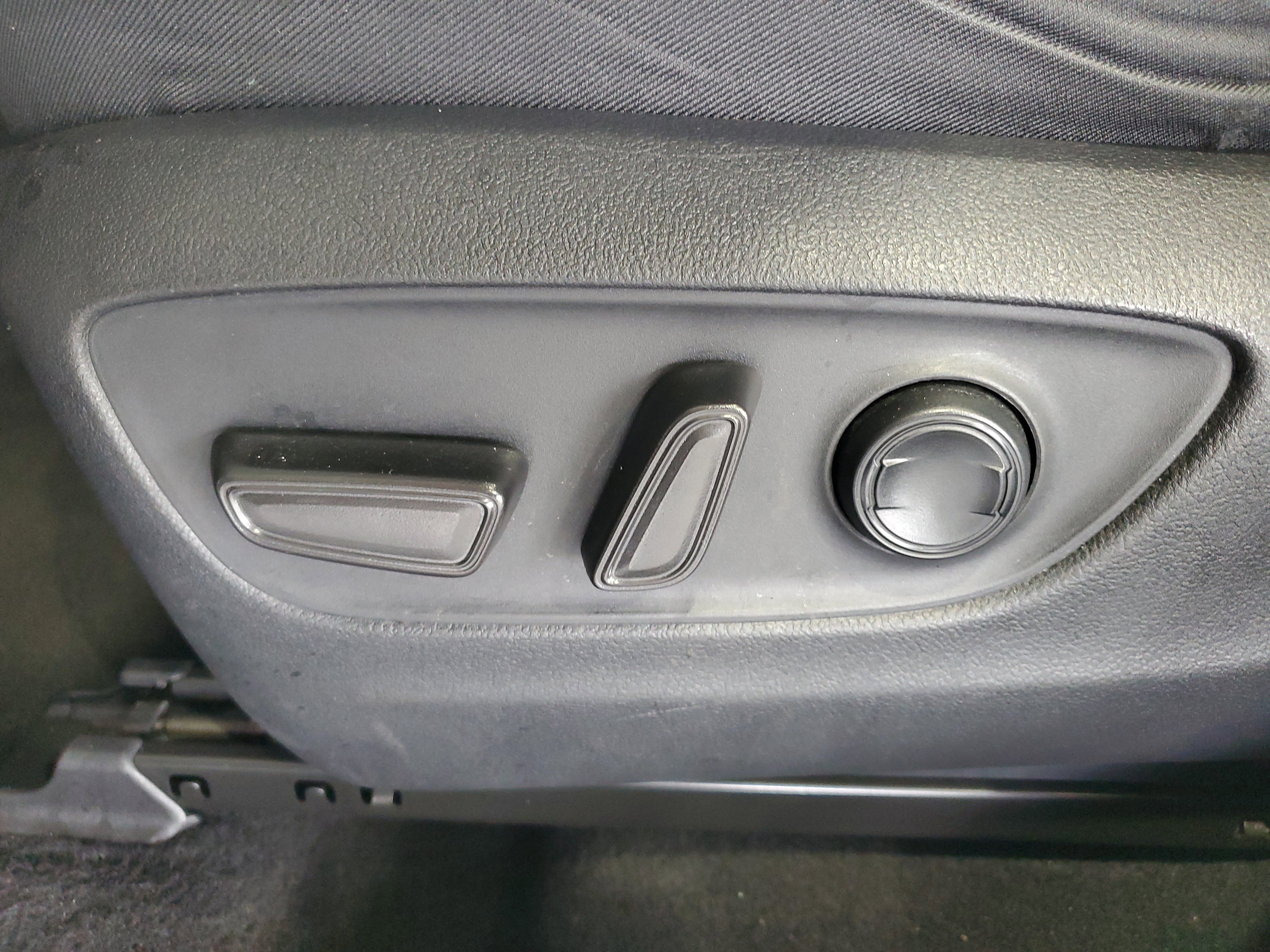 Used 2021 Toyota RAV4 XLE FWD image 19