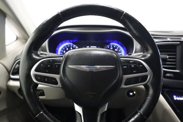Used 2020 Chrysler Pacifica Touring-L image 16