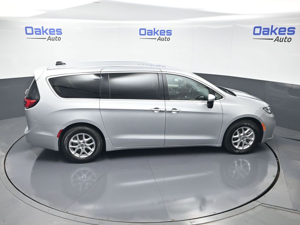 Used 2023 Chrysler Pacifica Touring-L FWD image 53