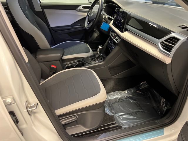 Certified 2025 Volkswagen Taos SE image 10