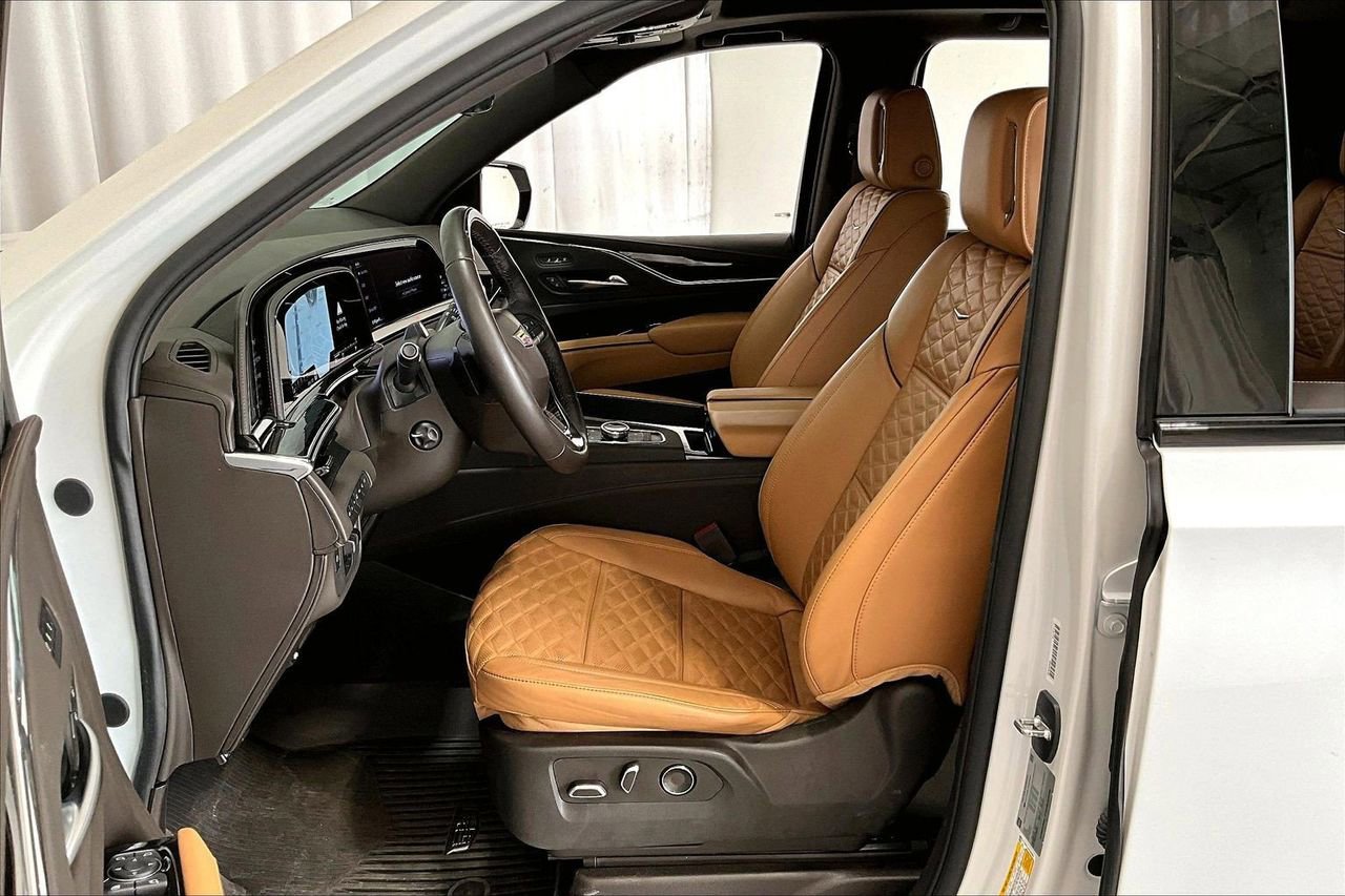 Used 2023 Cadillac Escalade ESV Sport w/ LPO, ONYX Package image 15