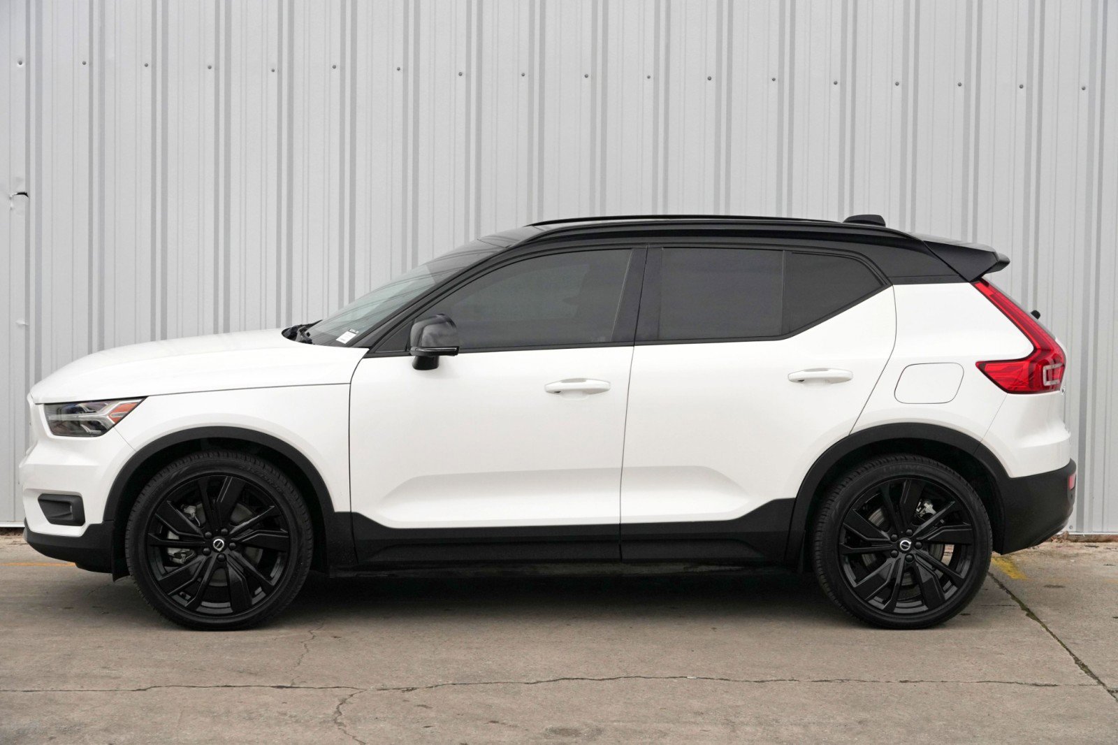 Used 2021 Volvo XC40 P8 Recharge w/ Advanced Package image 48