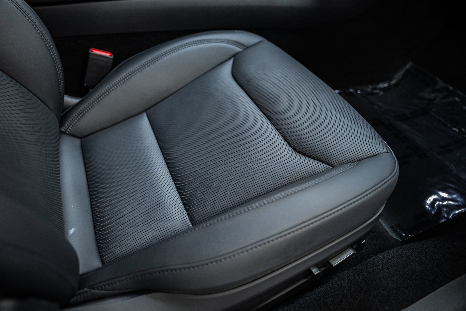 Used 2025 Tesla Model 3 Long Range RWD image 26