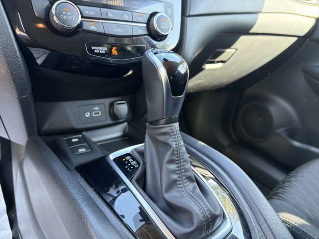 Used 2019 Nissan Rogue SV w/ Premium Package FWD image 20