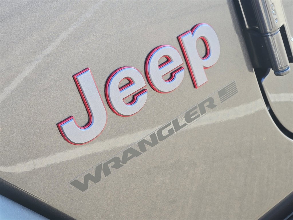 Used 2025 Jeep Wrangler Unlimited Rubicon w/ Technology Group image 13