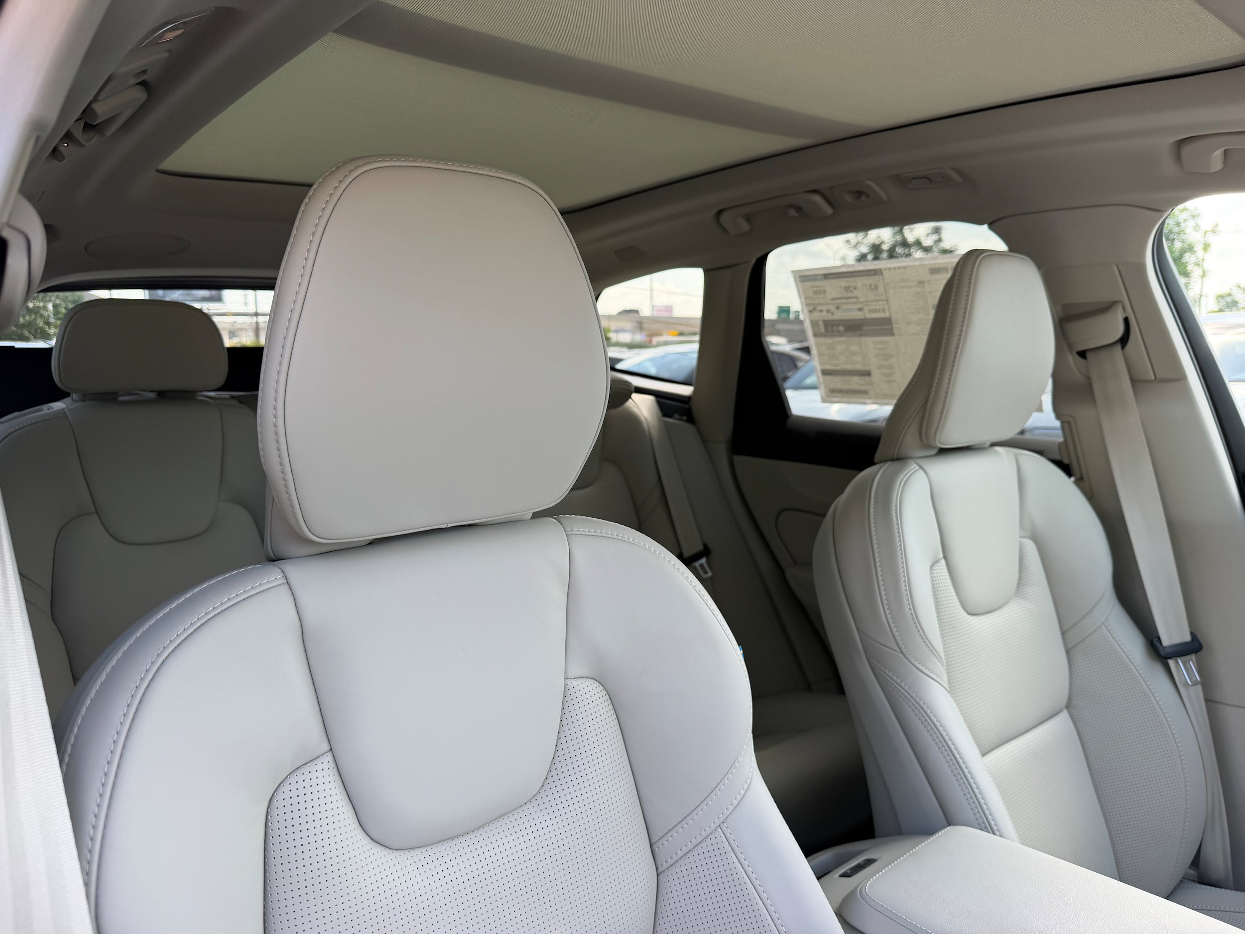 New 2026 Volvo XC60 T8 Ultra w/ Climate Package AWD/4WD image 9