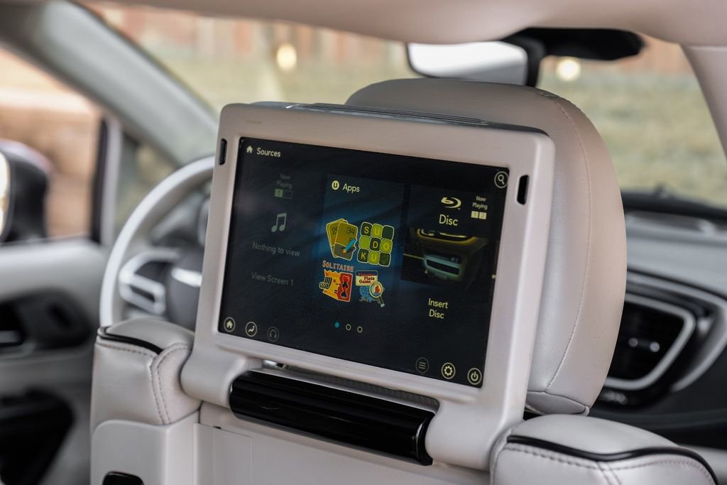 Used 2019 Chrysler Pacifica Limited w/ Advanced Safetytec Group image 40