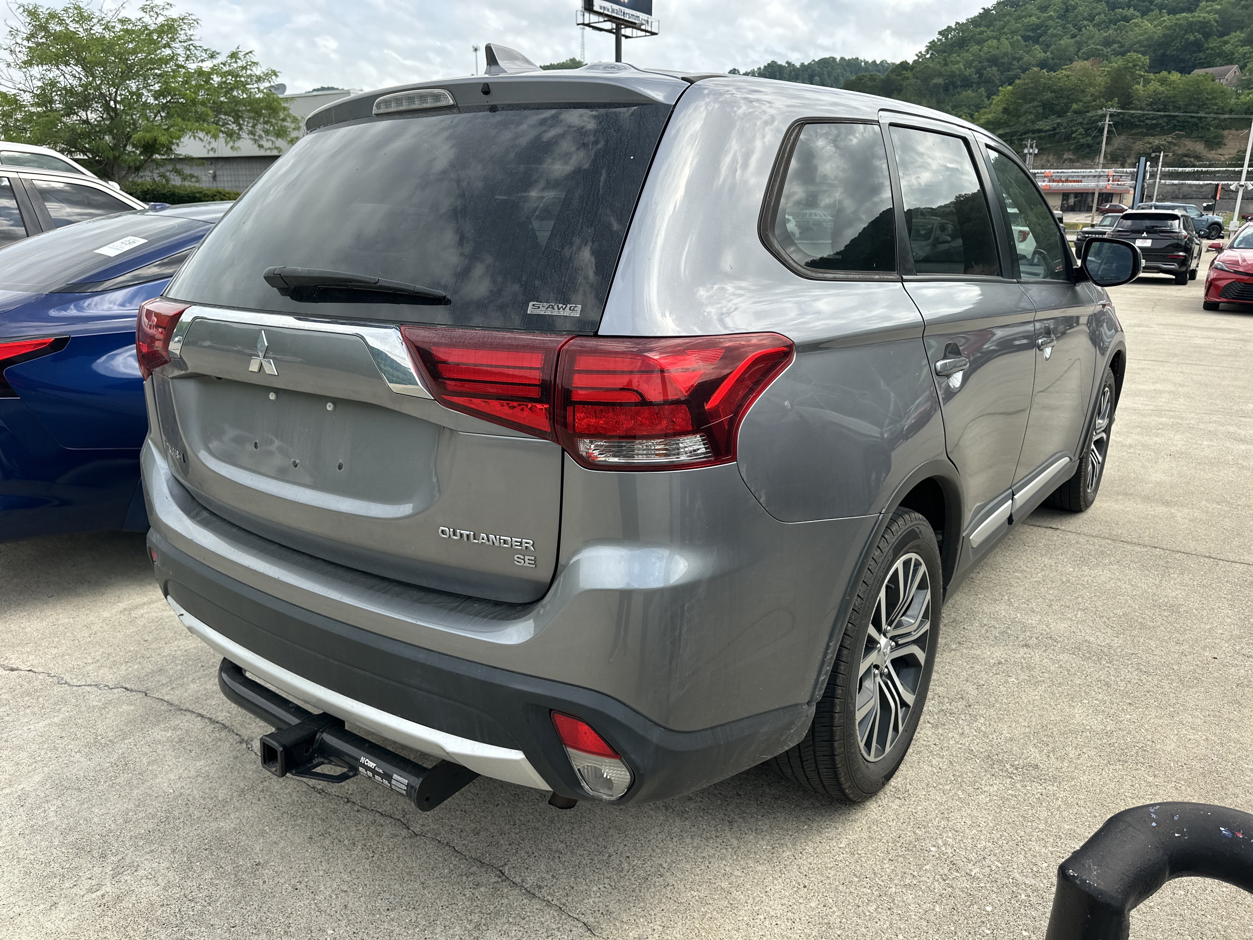 Used 2018 Mitsubishi Outlander SE AWD/4WD image 2