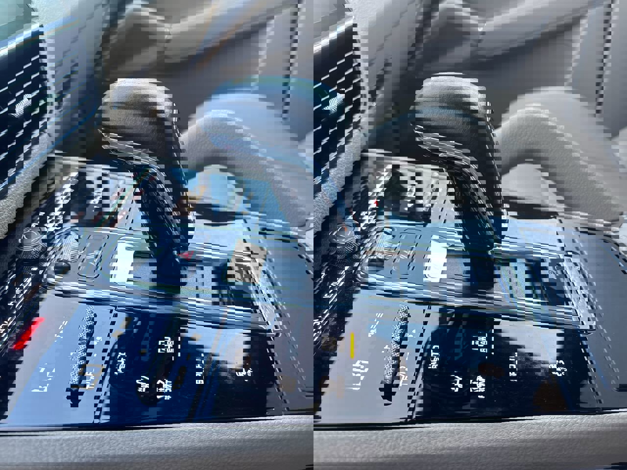 Used 2020 Porsche Cayenne image 27