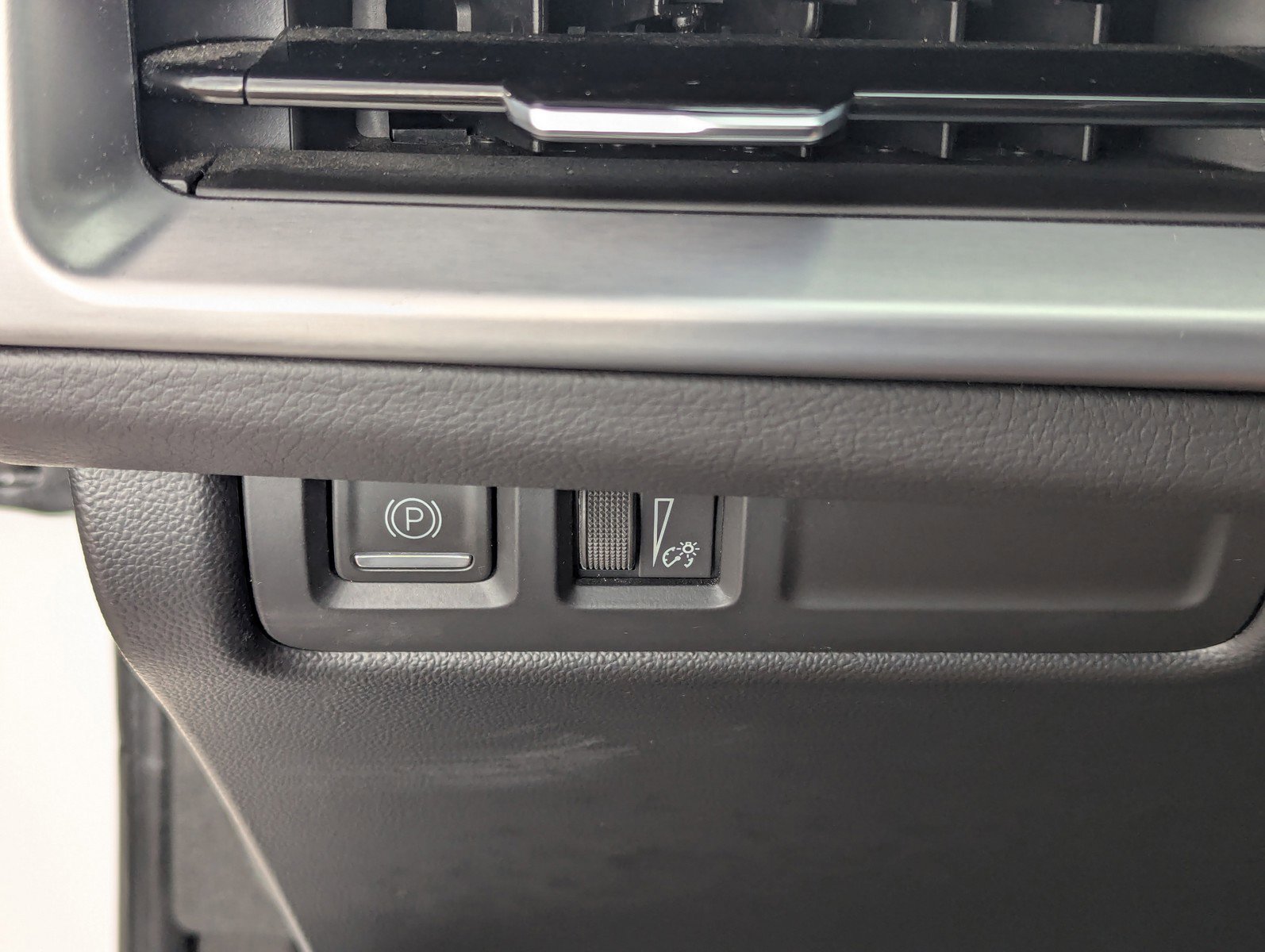 Certified 2024 Cadillac XT4 Premium Luxury image 31