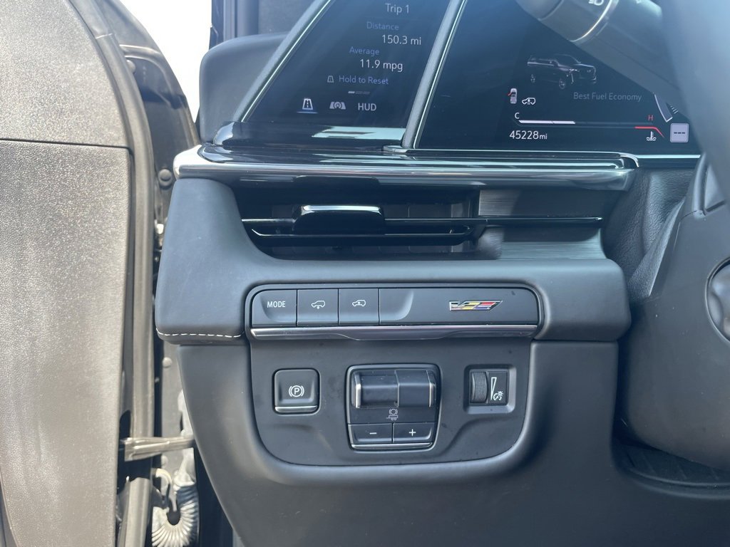 Used 2024 Cadillac Escalade V w/ LPO, ONYX Package image 18