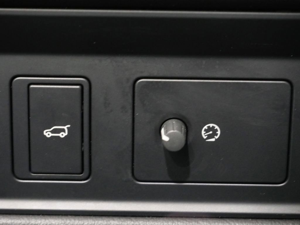 Used 2024 Jaguar F-PACE R-Dynamic S image 15