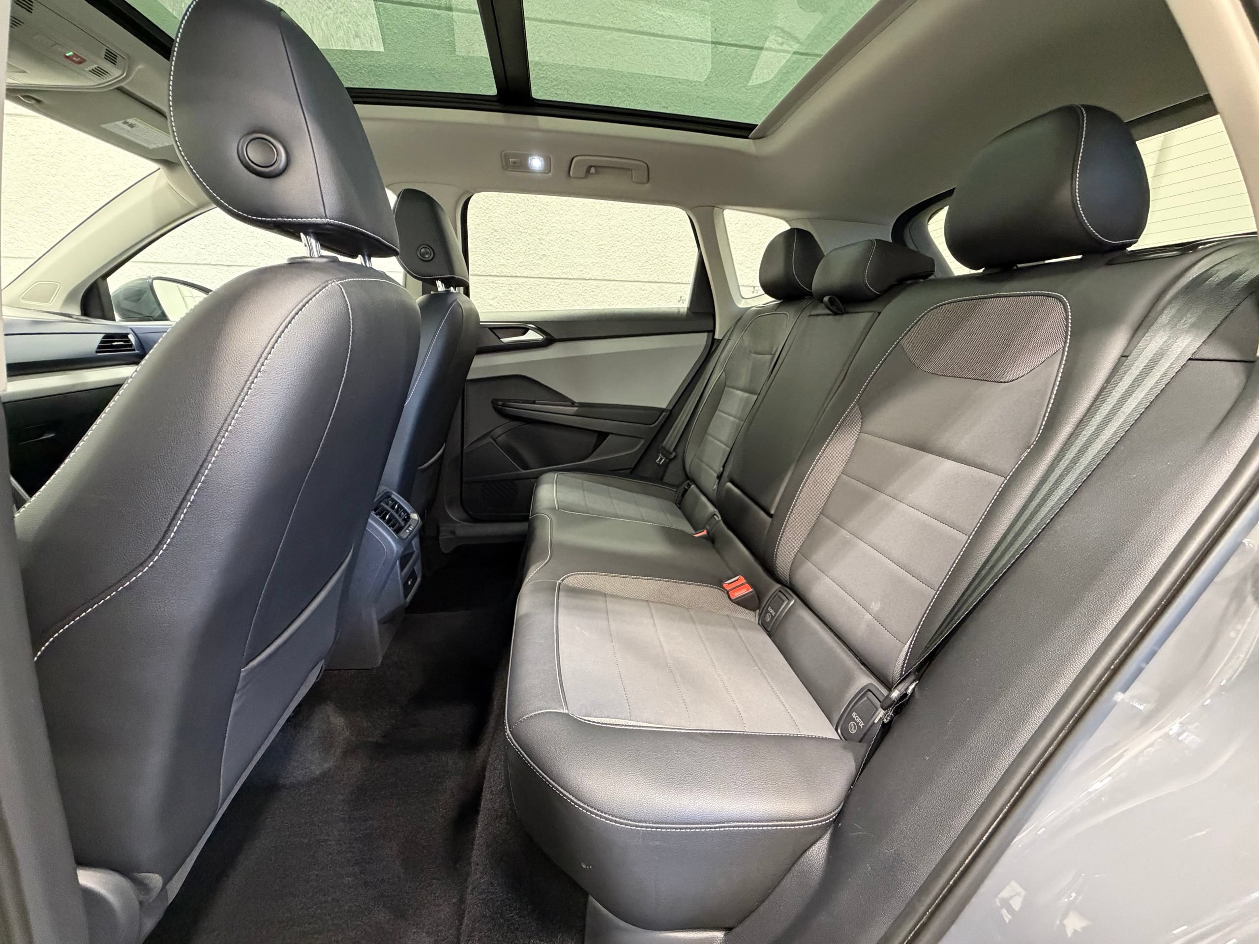 Used 2023 Volkswagen Taos SE w/ Panoramic Sunroof Package FWD image 22