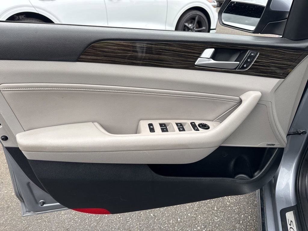 Used 2016 Hyundai Sonata Limited FWD image 16