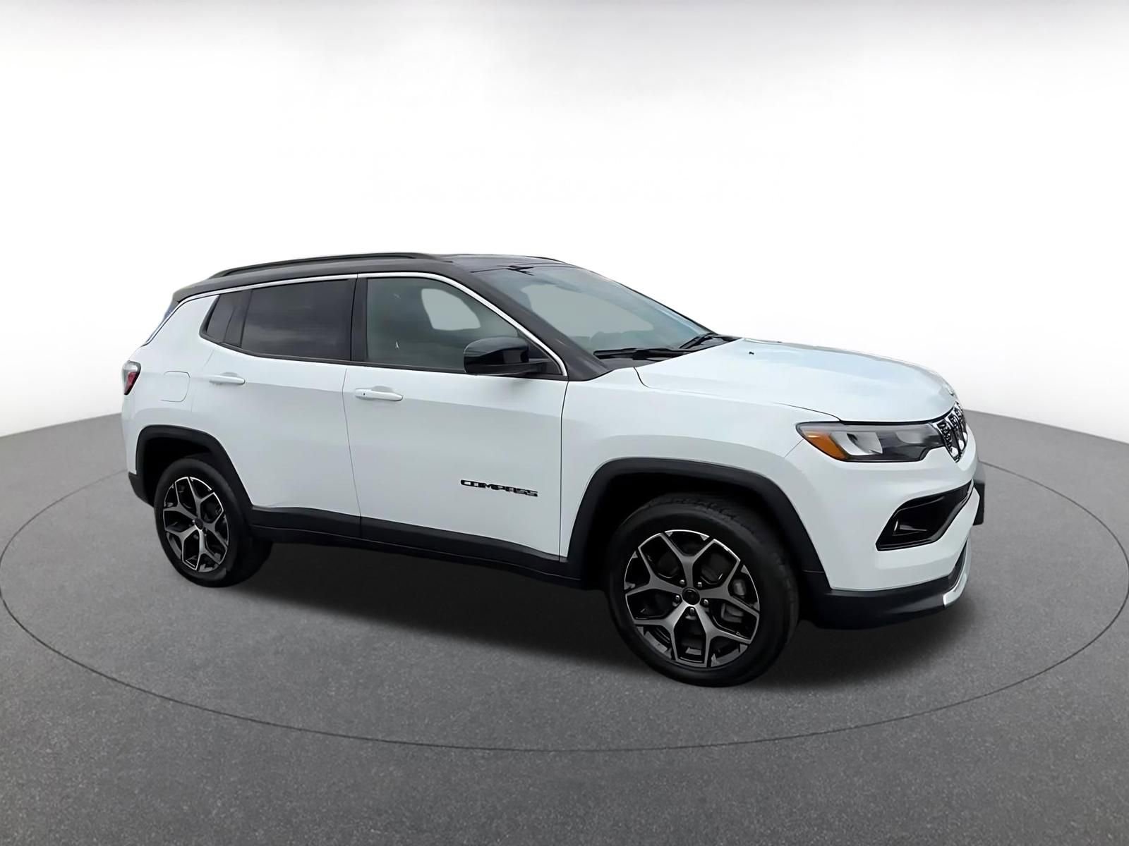 Used 2025 Jeep Compass Limited AWD/4WD image 2
