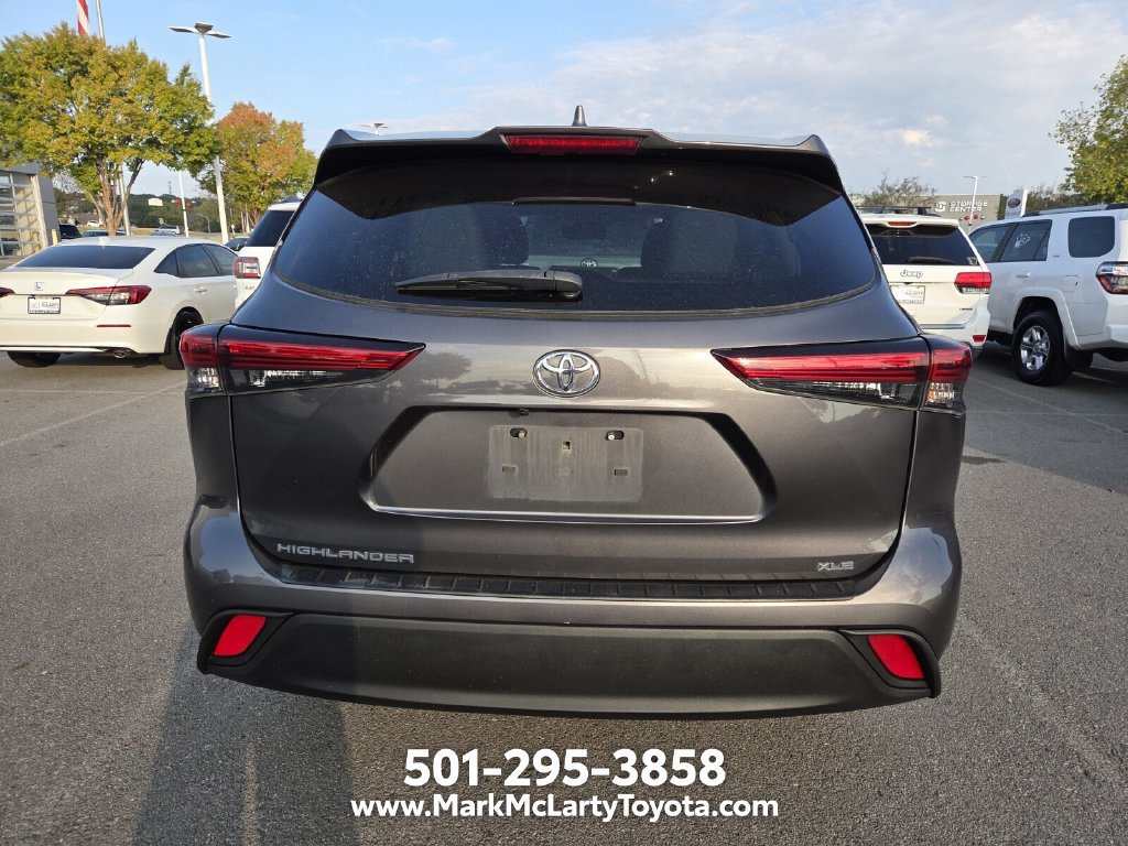 Used 2022 Toyota Highlander XLE FWD image 5