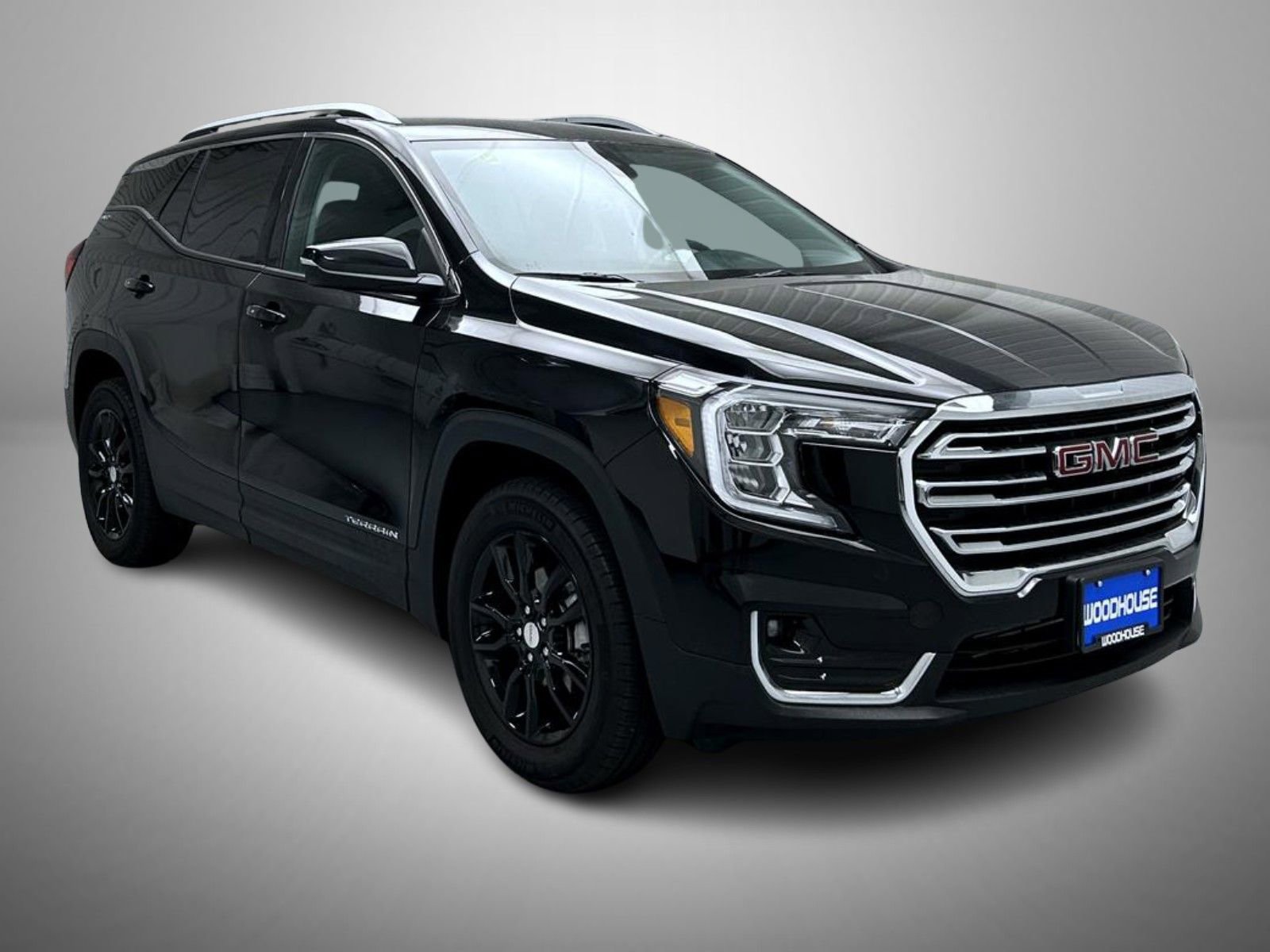 Used 2024 GMC Terrain SLT image 3