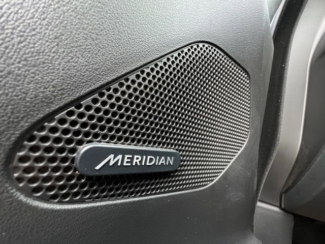 Used 2019 Jaguar F-PACE Premium image 9