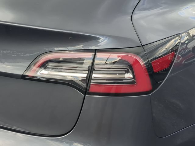 Used 2018 Tesla Model 3 Long Range RWD image 11