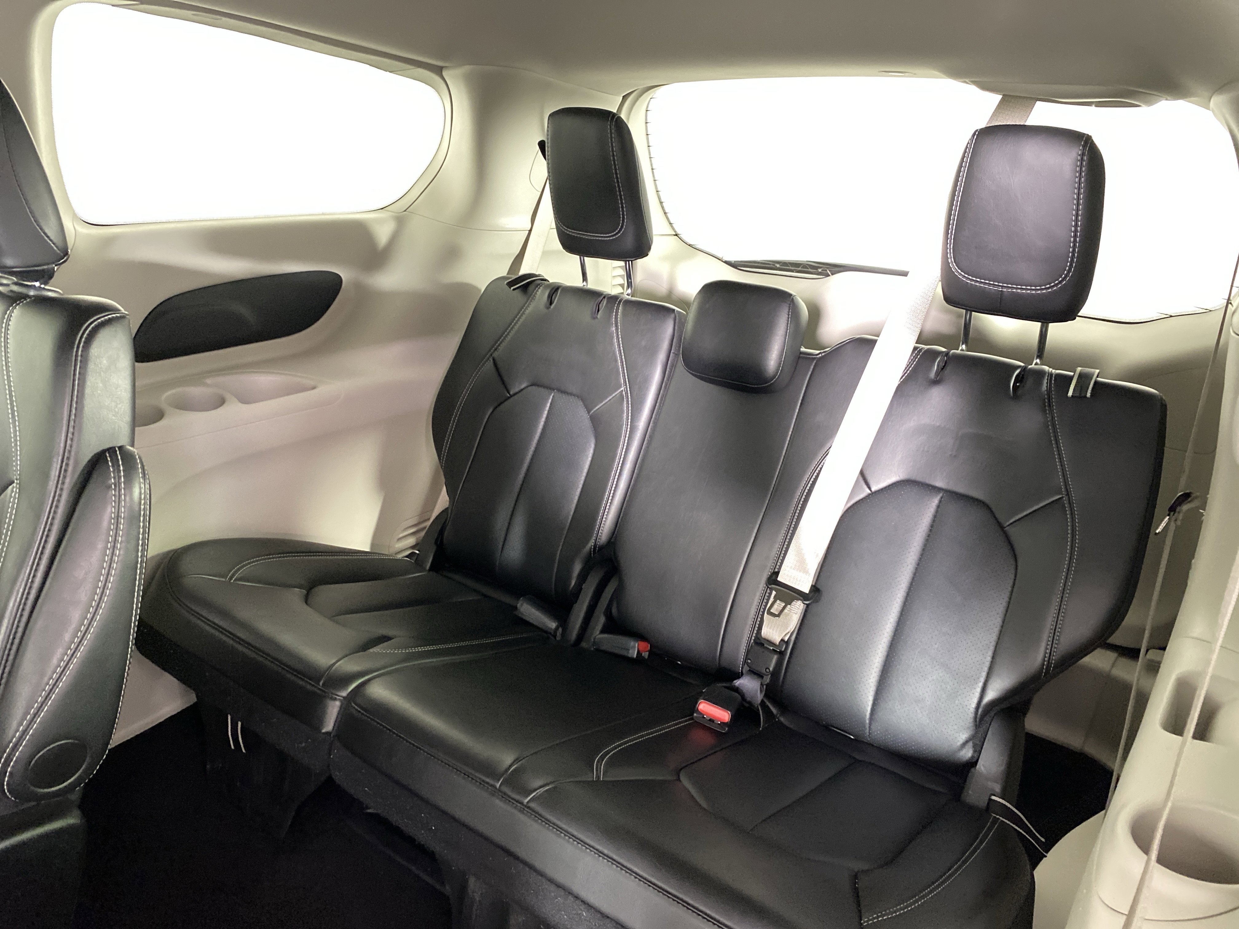 Used 2024 Chrysler Pacifica Touring-L image 33