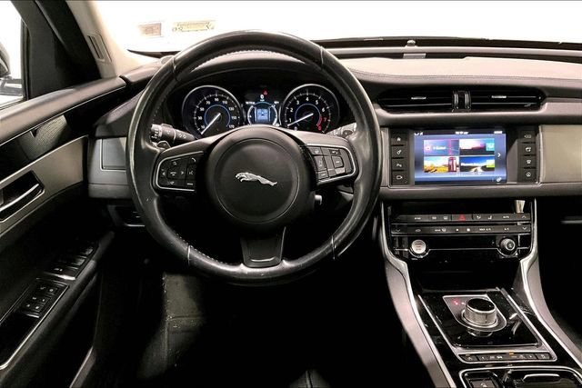 Used 2016 Jaguar XF Prestige AWD/4WD image 5