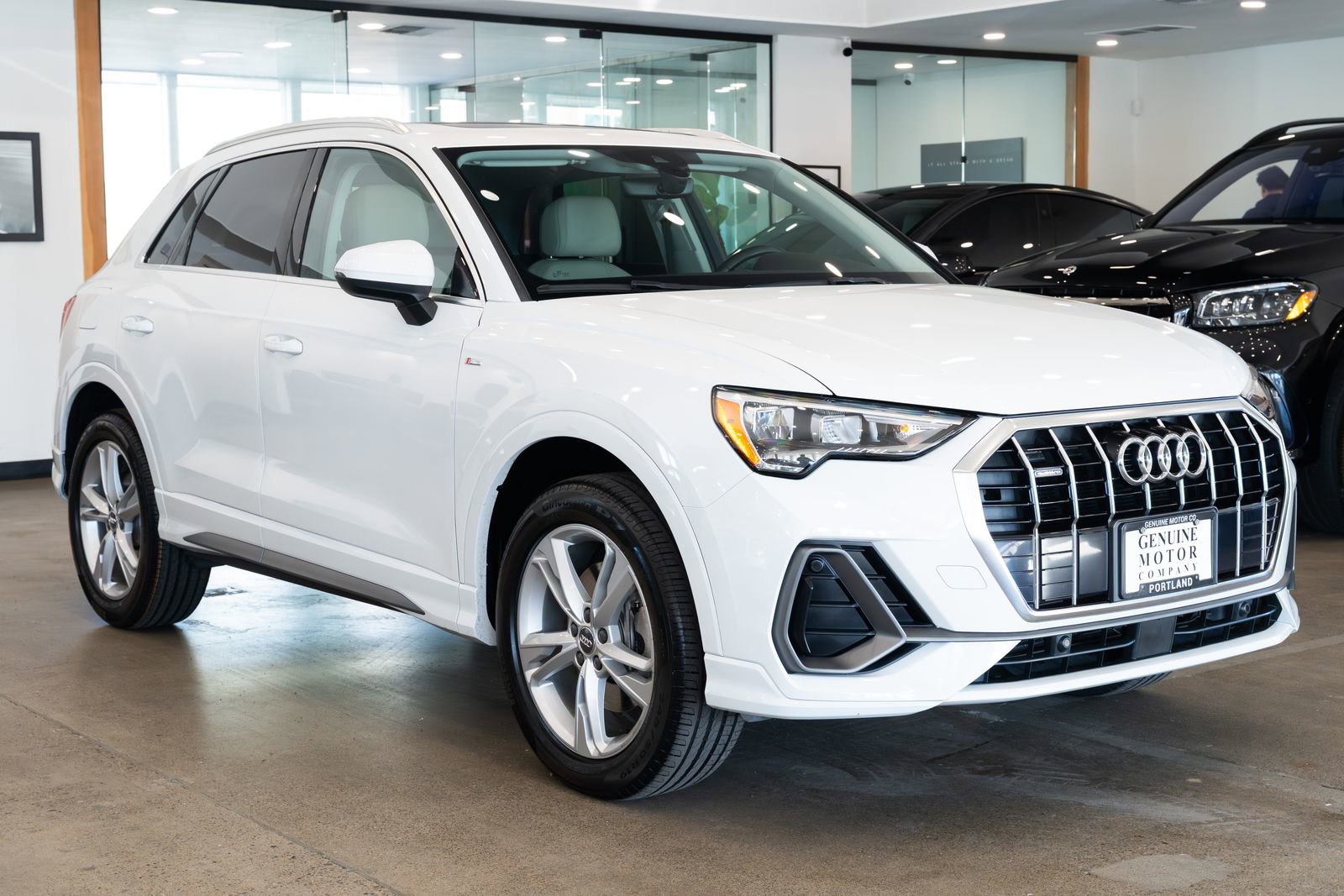 Used 2020 Audi Q3 2.0T Premium w/ Convenience Package image 3