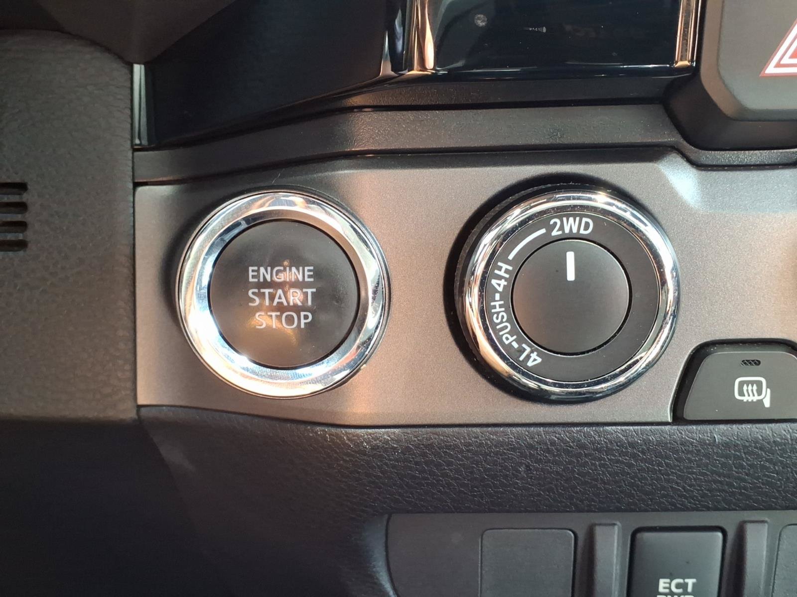 Used 2018 Toyota Tacoma TRD Sport AWD/4WD image 21