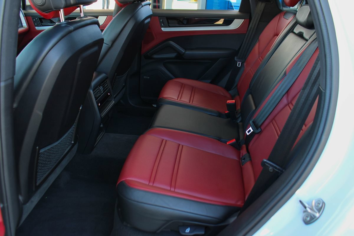 Used 2024 Porsche Cayenne S AWD/4WD image 18
