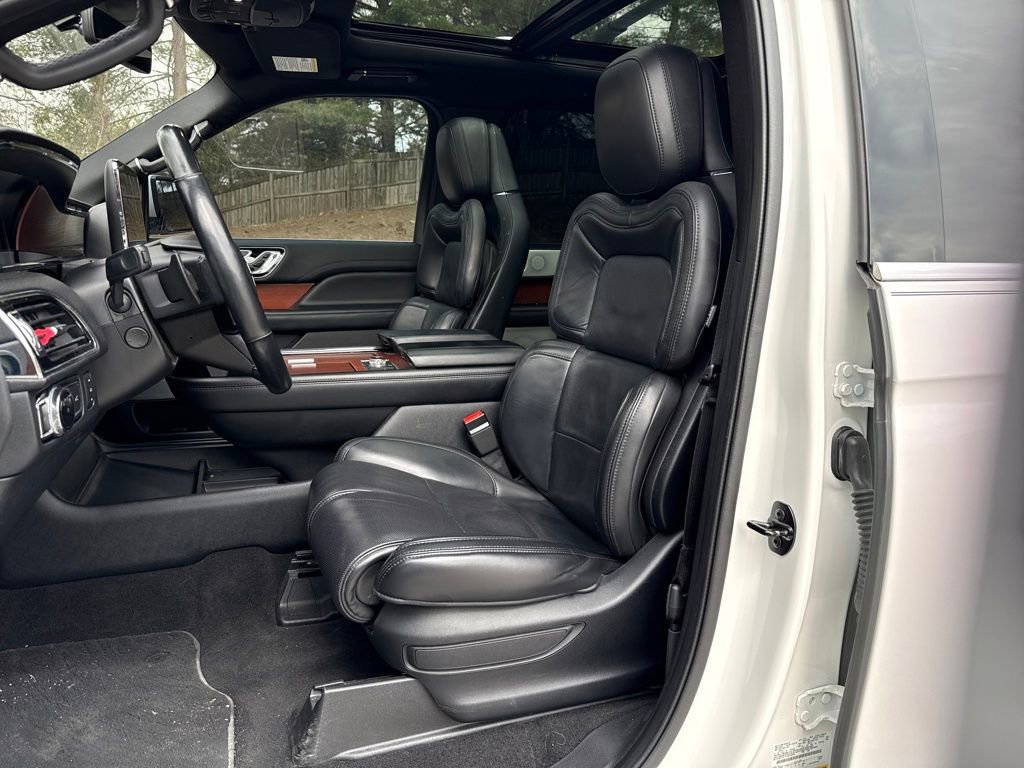 Used 2020 Lincoln Navigator L Reserve w/ Equipment Group 208A Reserve image 11