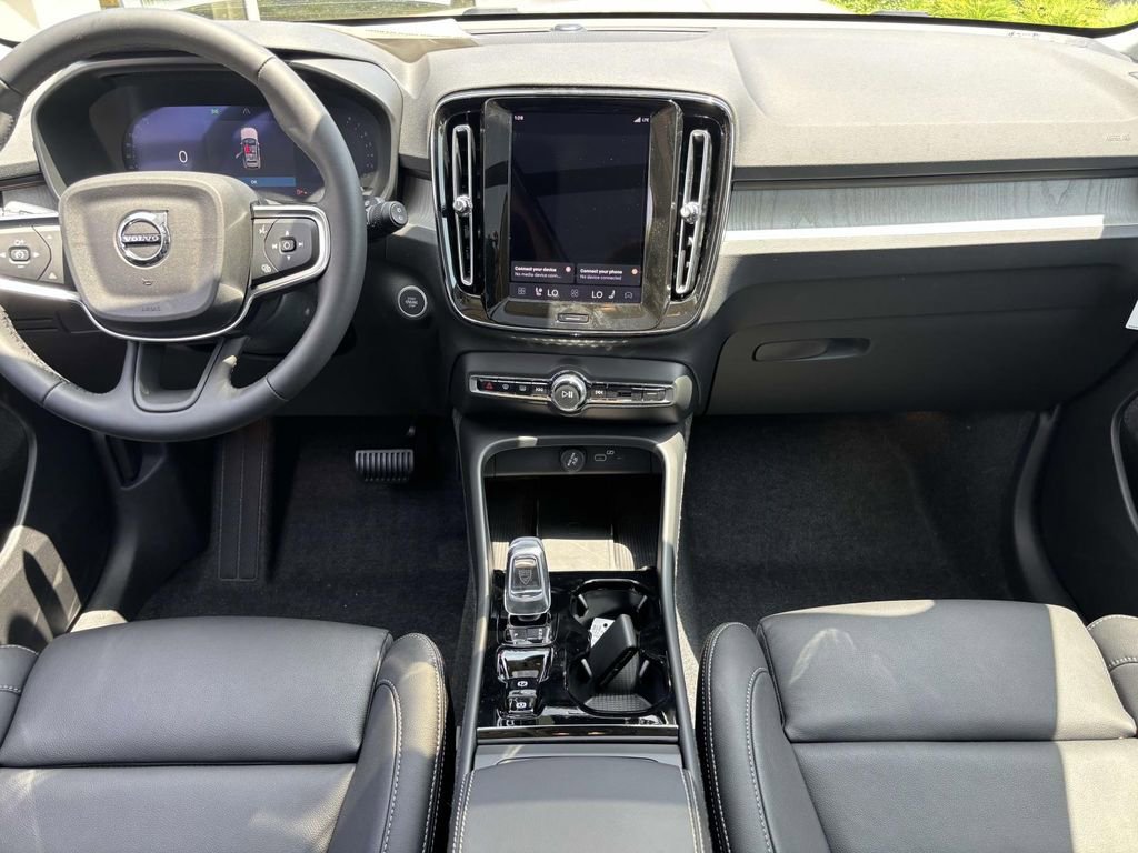 New 2026 Volvo XC40 B5 Plus w/ Protection Package Premier image 29