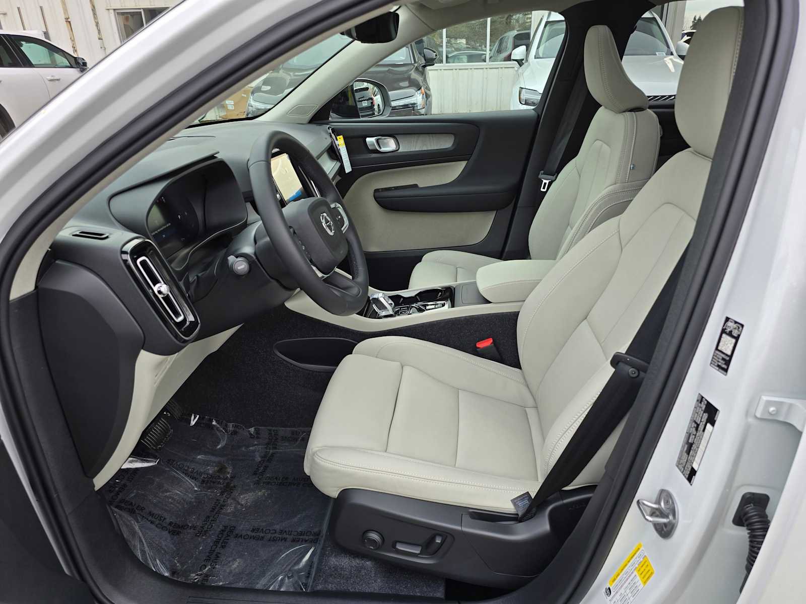 New 2026 Volvo XC40 B5 Plus w/ Protection Package Premier image 20