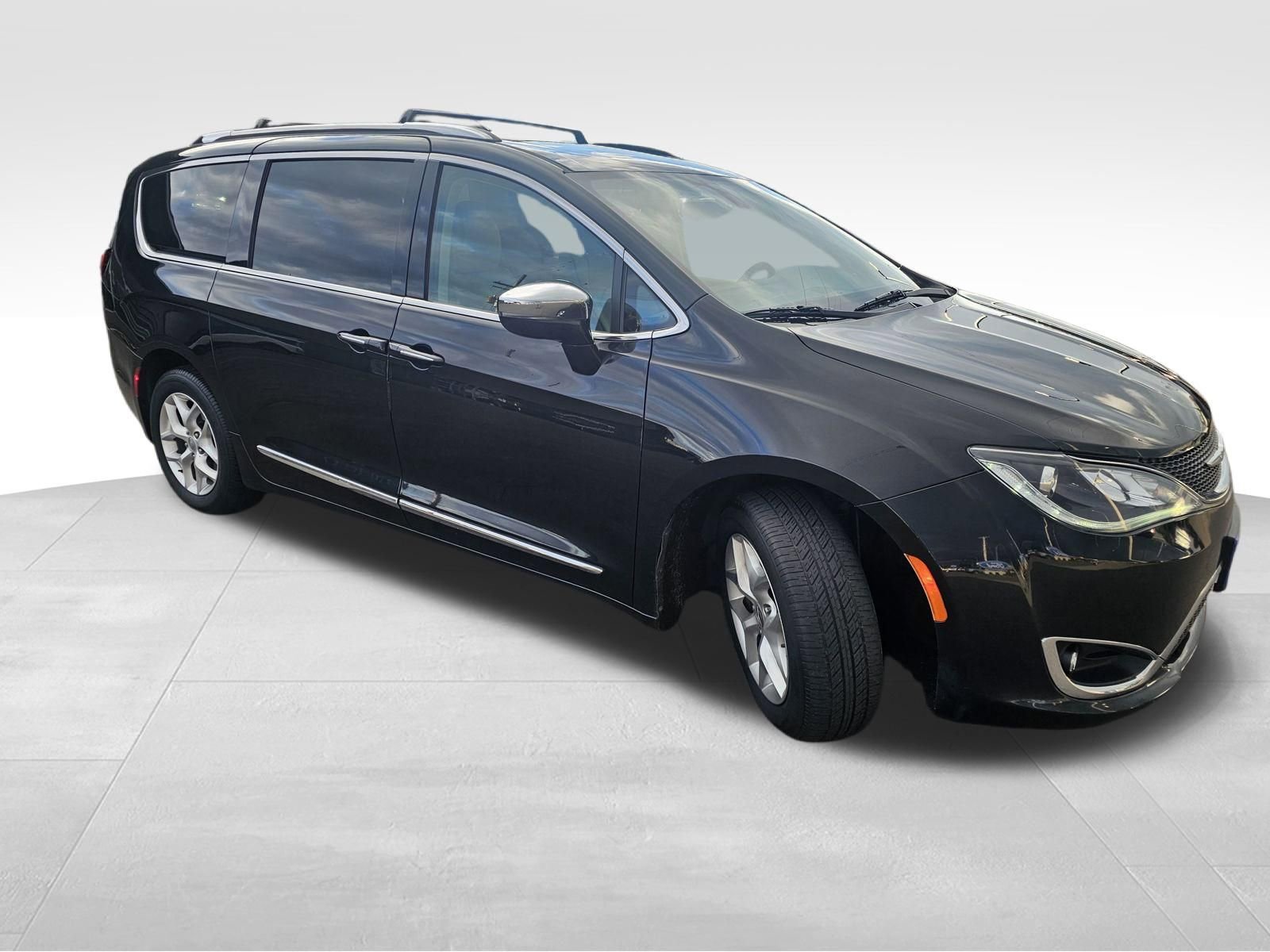 Used 2020 Chrysler Pacifica Limited FWD image 8