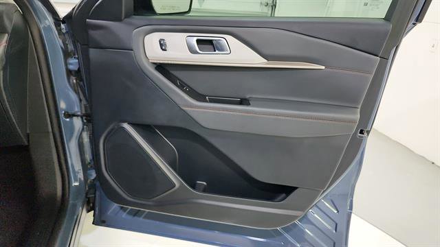 Used 2025 Ford Explorer Active RWD image 28