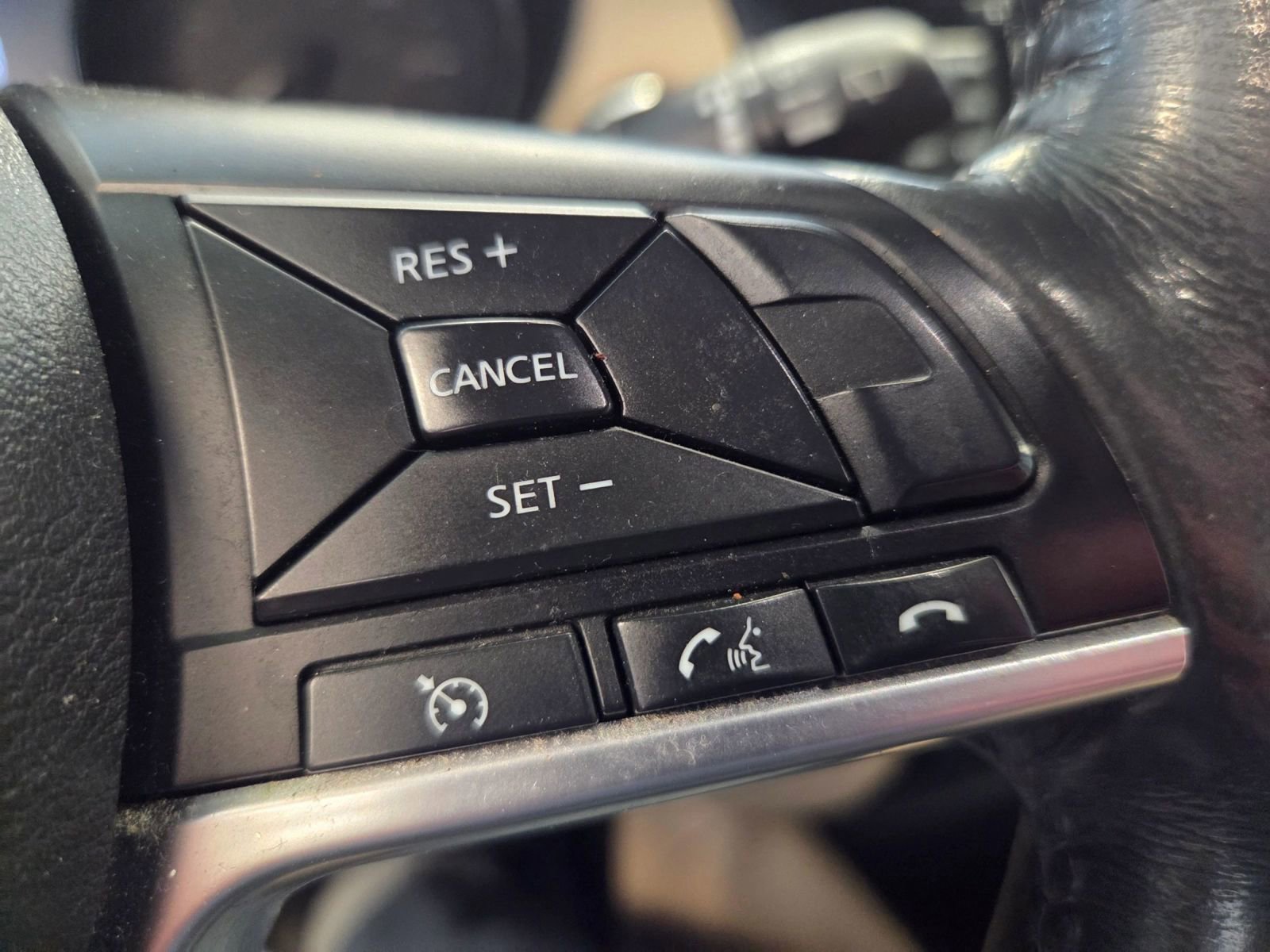 Used 2017 Nissan Rogue SV w/ SV Premium Package image 23