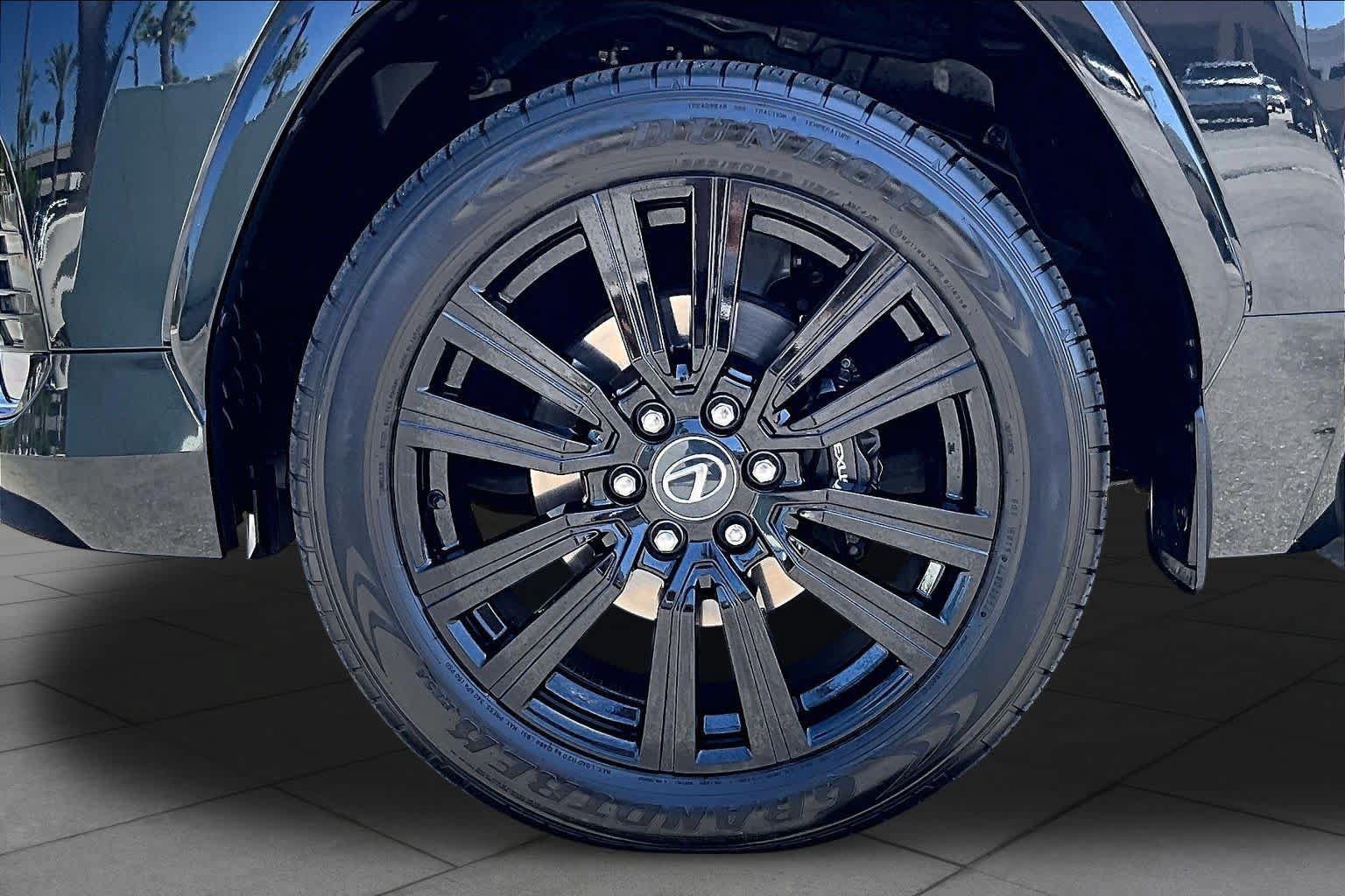 Certified 2024 Lexus LX 600 4WD w/ Luxury Package image 10