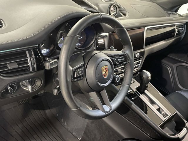 Certified 2026 Porsche Macan Turbo AWD/4WD image 4