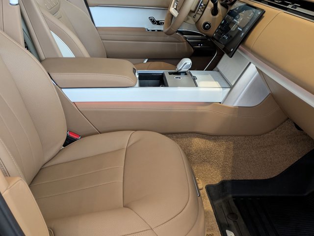 Used 2025 Land Rover Range Rover SV image 22